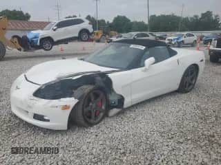2006 Chevrolet Corvette с VIN 1G1YY36U565107279, выставлен на аукционе Copart как лот 59903415 с пробегом 38 360 миль миль и Списание • Salvage title. История ставок и продаж доступна на DreamBid. Изображение 1.