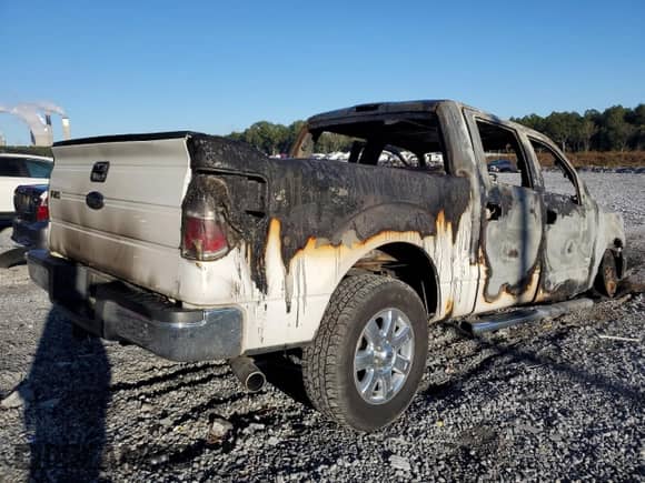 2013 Ford F-150 XL z VIN 1FTFW1ETXDFA01712, wystawiony jako Copart lot #87090905 z przebiegiem Nie podano mil oraz Nie do naprawy • Non repairable. Historia ofert i sprzedaży dostępna na DreamBid. Obrazek 3.