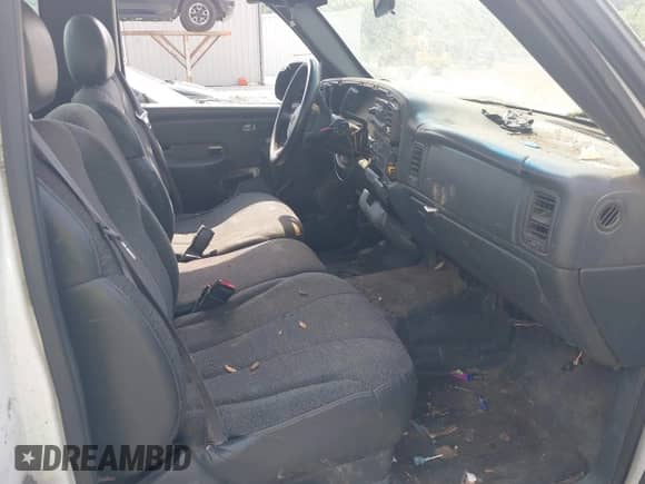 2000 Chevrolet Silverado 1500 LS with VIN 1GCEC14W1YZ152507, listed as a IAAI auction lot 42510745 with 163,400 mi miles and . Bid and sale history available at DreamBid. Image 5.