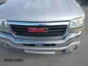 2005 GMC Sierra 1500 SLE z VIN 2GTEC13T451170723, wystawiony jako IAAI lot #43116884 z przebiegiem 222 286 mil mil oraz . Historia ofert i sprzedaży dostępna na DreamBid. Obrazek 19.