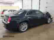 2018 Chrysler 300 Limited z VIN 2C3CCAKGXJH137775, wystawiony jako Copart lot #62379205 z przebiegiem Nie podano mil oraz Czysty tytuł • Clean title. Historia ofert i sprzedaży dostępna na DreamBid. Obrazek 3.