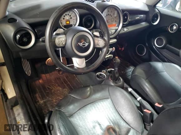 2009 MINI Hardtop S с VIN WMWMF73509TW83066, выставлен на аукционе Copart как лот 58603205 с пробегом 113 242 миль миль и Списание • Salvage title. История ставок и продаж доступна на DreamBid. Изображение 8.