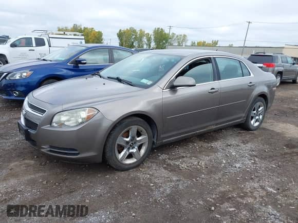2010 Chevrolet Malibu 1LT с VIN 1G1ZC5EB2AF209690, выставлен на аукционе IAAI как лот 43456780 с пробегом 88 206 миль миль и . История ставок и продаж доступна на DreamBid. Изображение 2.