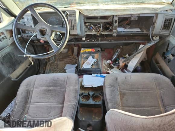 1994 Chevrolet Blazer LT z VIN 1GNDT13W7R2114715, wystawiony jako Copart lot #70668345 z przebiegiem 191 281 mil mil oraz Szkoda całkowita • Salvage title. Historia ofert i sprzedaży dostępna na DreamBid. Obrazek 8.