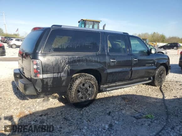 2004 Cadillac Escalade ESV Platinum Edition with VIN 3GYFK66N44G144480, listed as a Copart auction lot 56013765 with 200,627 mi miles and Clean title. Bid and sale history available at DreamBid. Image 3.