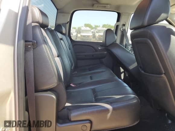 2009 Chevrolet Silverado 2500HD LTZ z VIN 1GCHK63K49F130838, wystawiony jako Copart lot #52771745 z przebiegiem 229 597 mil mil oraz Szkoda całkowita • Salvage title. Historia ofert i sprzedaży dostępna na DreamBid. Obrazek 10.