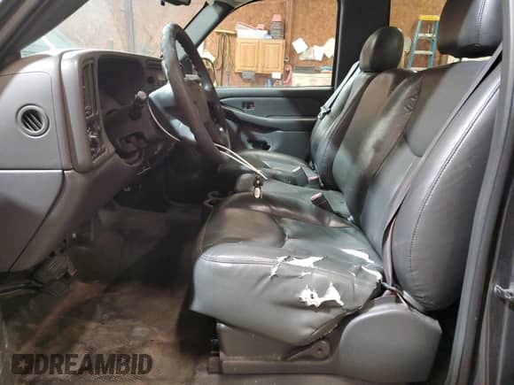 2004 GMC Sierra 1500 Work Truck with VIN 1GTEC14X54Z113888, listed as a Copart auction lot 70976055 with 149,275 mi miles and Salvage title. Bid and sale history available at DreamBid. Image 7.