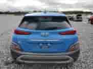 2022 Hyundai Kona Limited z VIN KM8K53A35NU807775, wystawiony jako Copart lot #82358805 z przebiegiem 79 297 mil mil oraz Czysty tytuł • Clean title. Historia ofert i sprzedaży dostępna na DreamBid. Obrazek 6.