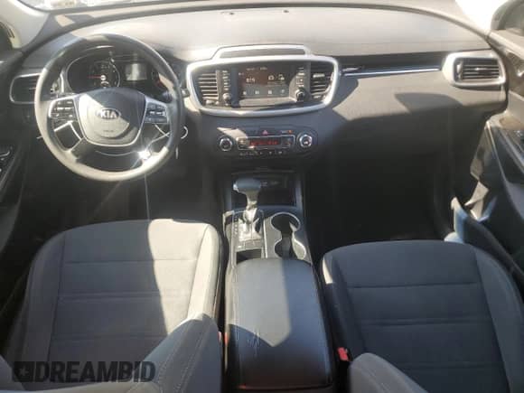 2019 Kia Sorento LX with VIN 5XYPG4A58KG512257, listed as a Copart auction lot 81467705 with 170,912 mi miles and Clean title. Bid and sale history available at DreamBid. Image 8.