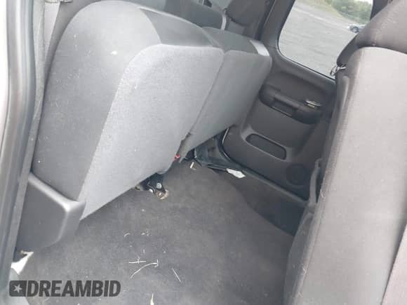 2010 Chevrolet Silverado 1500 LT with VIN 1GCSKSEA1AZ103926, listed as a IAAI auction lot 42263315 with 261,373 mi miles and . Bid and sale history available at DreamBid. Image 8.