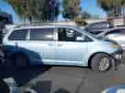 2015 Toyota Sienna XLE z VIN 5TDYK3DC6FS553342, wystawiony jako IAAI lot #43032134 z przebiegiem 79 273 mil mil oraz . Historia ofert i sprzedaży dostępna na DreamBid. Obrazek 14.