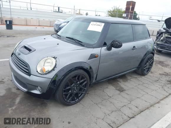 2010 MINI Hardtop with VIN WMWMF3C58ATZ60995, listed as a IAAI auction lot 42454882 with 147,607 mi miles and . Bid and sale history available at DreamBid. Image 19.