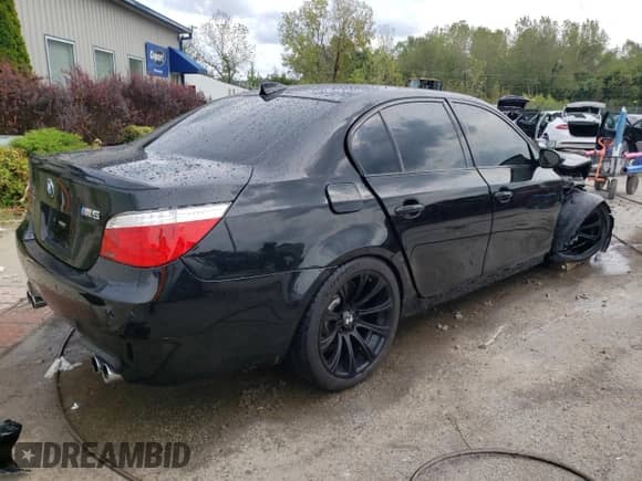 2008 BMW 5 Series M5 с VIN WBSNB93548CX09643, выставлен на аукционе Copart как лот 83785065 с пробегом Не указан миль и На запчасти • Non repairable. История ставок и продаж доступна на DreamBid. Изображение 3.