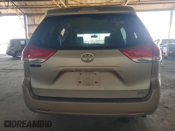 2013 Toyota Sienna LE с VIN 5TDJK3DC8DS063788, выставлен на аукционе Copart как лот 82641075 с пробегом 73 736 миль миль и Чистый • Clean title. История ставок и продаж доступна на DreamBid. Изображение 6.