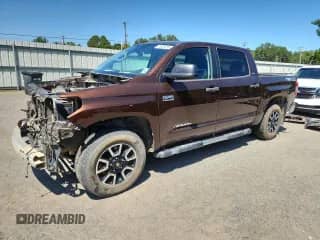 2016 Toyota Tundra SR5 с VIN 5TFDW5F18GX560959, выставлен на аукционе Copart как лот 71528215 с пробегом 262 856 миль миль и Списание • Salvage title. История ставок и продаж доступна на DreamBid. Изображение 1.