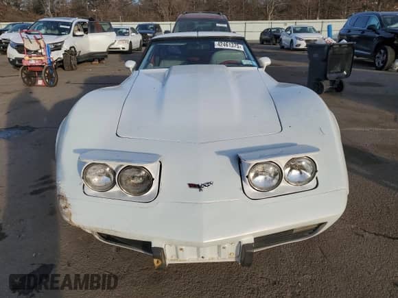 1977 Chevrolet Corvette z VIN 1237L5446940, wystawiony jako Copart lot #42461375 z przebiegiem 47 599 mil mil oraz Szkoda całkowita • Salvage title. Historia ofert i sprzedaży dostępna na DreamBid. Obrazek 5.