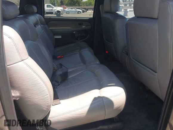 2001 Chevrolet Suburban LS z VIN 3GNFK16T01G237068, wystawiony jako IAAI lot #42772933 z przebiegiem 217 842 mil mil oraz . Historia ofert i sprzedaży dostępna na DreamBid. Obrazek 8.