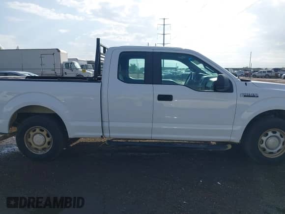 2016 Ford F-150 XL z VIN 1FTEX1C86GFB29568, wystawiony jako IAAI lot #43417844 z przebiegiem 98 431 mil mil oraz . Historia ofert i sprzedaży dostępna na DreamBid. Obrazek 13.