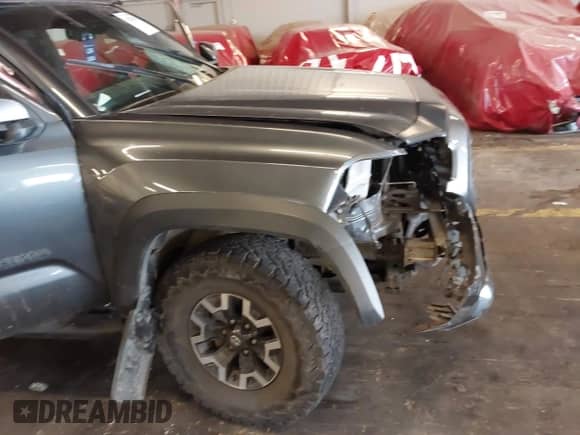 2023 Toyota Tacoma SR5 z VIN 3TMDZ5BN0PM147102, wystawiony jako IAAI lot #43200341 z przebiegiem Nie podano mil oraz . Historia ofert i sprzedaży dostępna na DreamBid. Obrazek 6.