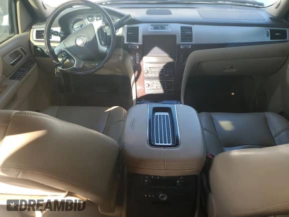 2012 Cadillac Escalade ESV Luxury с VIN 1GYS3HEF3CR320435, выставлен на аукционе Copart как лот 80949915 с пробегом 252 142 миль миль и Списание • Salvage title. История ставок и продаж доступна на DreamBid. Изображение 8.