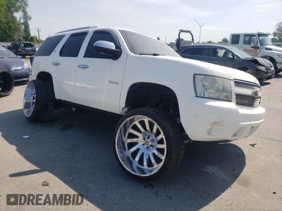 2007 Chevrolet Tahoe LS with VIN 1GNFK13037J389105, listed as a Copart auction lot 55308215 with 305,710 mi miles and Salvage title. Bid and sale history available at DreamBid. Image 4.