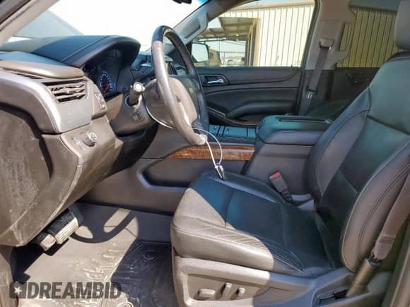 2017 Chevrolet Suburban Premier с VIN 1GNSCJKC2HR300652, выставлен на аукционе Copart как лот 84946335 с пробегом 85 927 миль миль и Списание • Salvage title. История ставок и продаж доступна на DreamBid. Изображение 7.