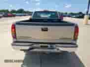 2002 Chevrolet Silverado 2500 LS z VIN 1GCGC24U92Z104516, wystawiony jako Copart lot #61441735 z przebiegiem 263 593 mil mil oraz Czysty tytuł • Clean title. Historia ofert i sprzedaży dostępna na DreamBid. Obrazek 6.