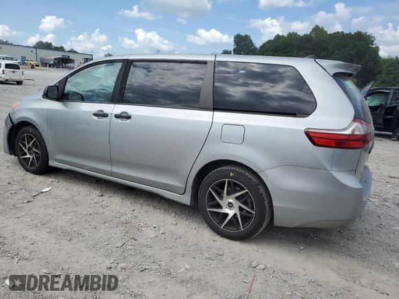 2020 Toyota Sienna L with VIN 5TDZZ3DC3LS030887, listed as a Copart auction lot 67830765 with 233,904 mi miles and Salvage title. Bid and sale history available at DreamBid. Image 2.
