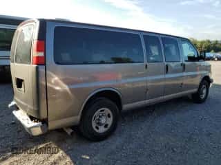 2007 Chevrolet Express Passenger с VIN 1GAHG39U271241299, выставлен на аукционе Copart как лот 68214264 с пробегом 225 438 миль миль и Списание • Salvage title. История ставок и продаж доступна на DreamBid. Изображение 3.
