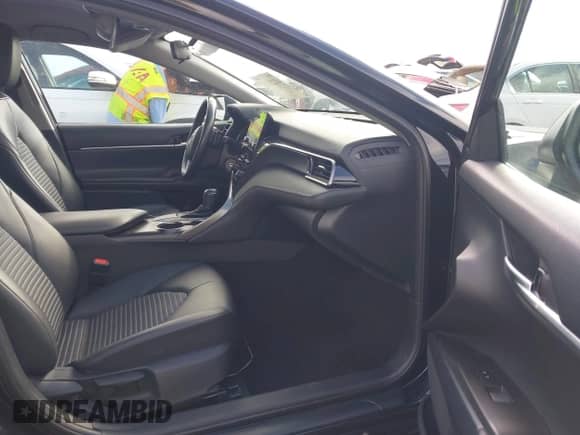 2021 Toyota Camry SE Nightshade z VIN 4T1G11AK8MU494510, wystawiony jako IAAI lot #43225311 z przebiegiem 73 978 mil mil oraz . Historia ofert i sprzedaży dostępna na DreamBid. Obrazek 5.