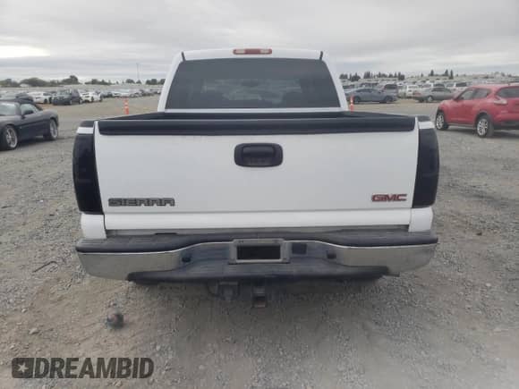 2006 GMC Sierra 1500 SLE1 z VIN 2GTEC13T361232078, wystawiony jako Copart lot #81847675 z przebiegiem 322 202 mil mil oraz Szkoda całkowita • Salvage title. Historia ofert i sprzedaży dostępna na DreamBid. Obrazek 6.