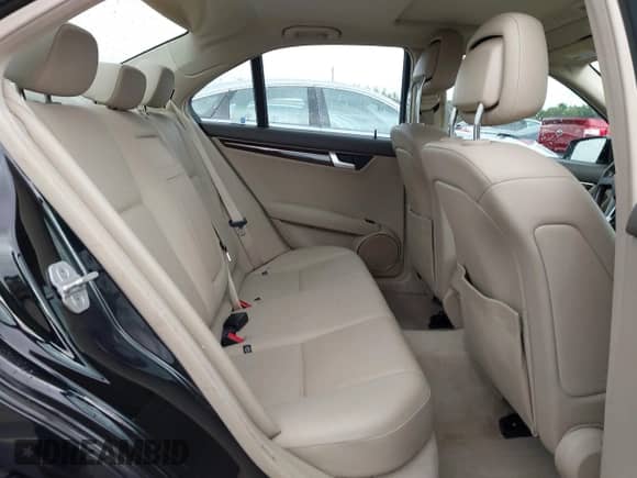 2014 Mercedes-Benz C 300 Sport с VIN WDDGF8AB4EA961056, выставлен на аукционе IAAI как лот 43383880 с пробегом 139 411 миль миль и . История ставок и продаж доступна на DreamBid. Изображение 8.