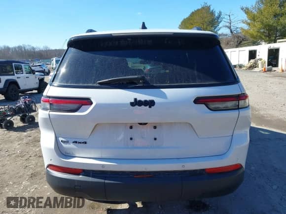 2021 Jeep Grand Cherokee Altitude with VIN 1C4RJKAG6M8195914, listed as a IAAI auction lot 41586859 with 40,596 mi miles and . Bid and sale history available at DreamBid. Image 16.