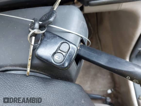 1994 Honda Accord LX z VIN 1HGCD5639RA000927, wystawiony jako IAAI lot #42384460 z przebiegiem 157 391 mil mil oraz . Historia ofert i sprzedaży dostępna na DreamBid. Obrazek 11.