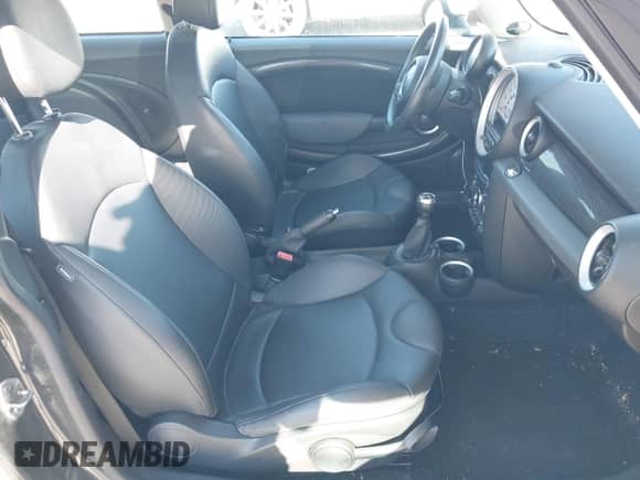 2011 MINI Hardtop S с VIN WMWSV3C53BTY21899, выставлен на аукционе IAAI как лот 43513791 с пробегом 106 098 миль миль и . История ставок и продаж доступна на DreamBid. Изображение 5.