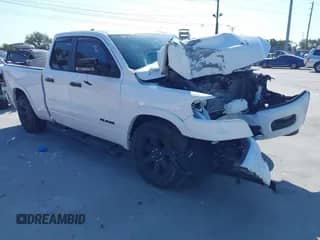 2025 Ram 1500 Big Horn z VIN 1C6RREBG7SN570059, wystawiony jako IAAI lot #42061012 z przebiegiem 17 229 mil mil oraz . Historia ofert i sprzedaży dostępna na DreamBid. Obrazek 1.