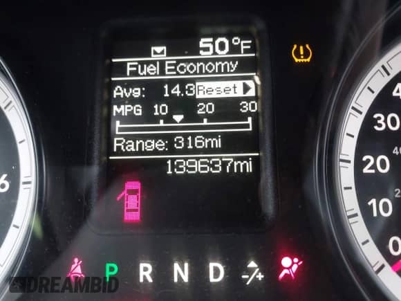 2014 Ram 1500 Express z VIN 1C6RR7FT8ES197512, wystawiony jako IAAI lot #42340402 z przebiegiem 139 637 mil mil oraz . Historia ofert i sprzedaży dostępna na DreamBid. Obrazek 16.