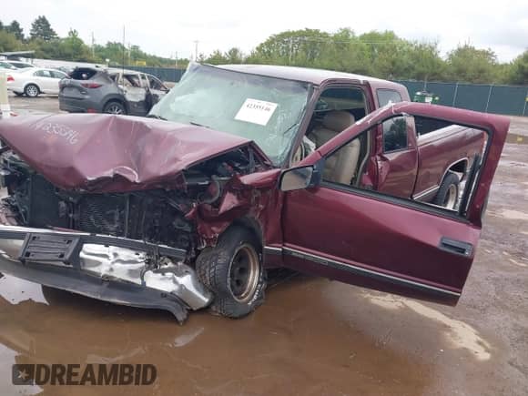 1997 GMC Sierra 1500 с VIN 2GTEC19R1V1533913, выставлен на аукционе IAAI как лот 42355146 с пробегом Не указан миль и . История ставок и продаж доступна на DreamBid. Изображение 17.