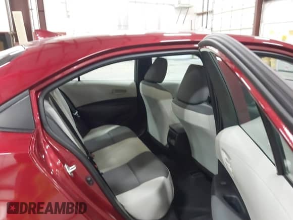 2024 Toyota Corolla LE z VIN 5YFB4MDE2RP219832, wystawiony jako IAAI lot #43213313 z przebiegiem 8 153 mil mil oraz . Historia ofert i sprzedaży dostępna na DreamBid. Obrazek 8.