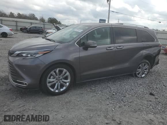2022 Toyota Sienna Platinum с VIN 5TDERKEC3NS135567, выставлен на аукционе Copart как лот 43991625 с пробегом 33 711 миль миль и Списание • Salvage title. История ставок и продаж доступна на DreamBid. Изображение 1.