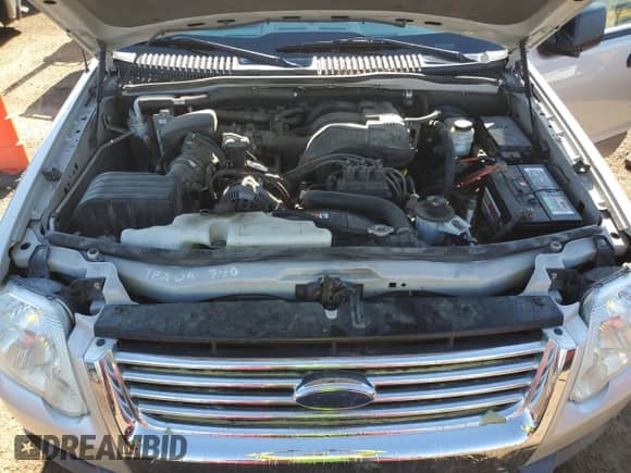 2006 Ford Explorer XLT with VIN 1FMEU73E76UB66975, listed as a Copart auction lot 68676205 with 196,616 mi miles and Salvage title. Bid and sale history available at DreamBid. Image 12.