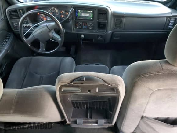 2005 GMC Sierra 1500 SLT z VIN 2GTEK13T051286245, wystawiony jako Copart lot #88082375 z przebiegiem 281 268 mil mil oraz Szkoda całkowita • Salvage title. Historia ofert i sprzedaży dostępna na DreamBid. Obrazek 8.