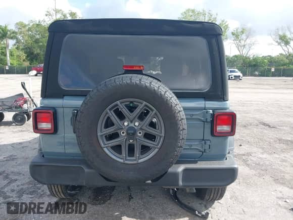 2024 Jeep Wrangler Willys с VIN 1C4PJXDG8RW334590, выставлен на аукционе IAAI как лот 42483813 с пробегом 8 575 миль миль и . История ставок и продаж доступна на DreamBid. Изображение 16.