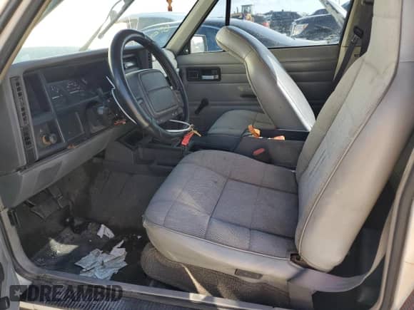 1996 Jeep Grand Cherokee с VIN 1J4FT27S5TL311814, выставлен на аукционе Copart как лот 77092584 с пробегом 210 848 миль миль и Списание • Salvage title. История ставок и продаж доступна на DreamBid. Изображение 7.