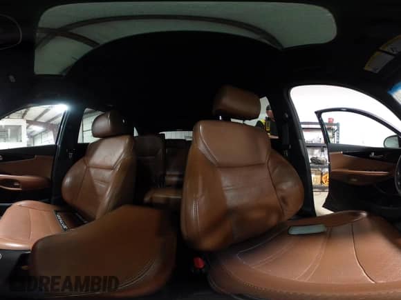 2019 Kia Sorento SX Limited с VIN 5XYPKDA52KG462194, выставлен на аукционе IAAI как лот 41718851 с пробегом 54 102 миль миль и . История ставок и продаж доступна на DreamBid. Изображение 19.