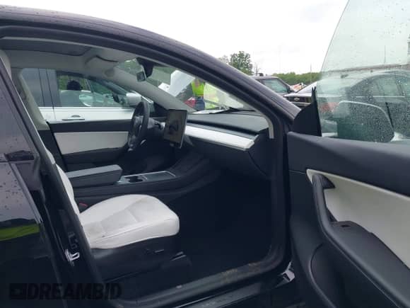 2022 Tesla Model Y Long Range z VIN 7SAYGAEE9NF464960, wystawiony jako IAAI lot #42197857 z przebiegiem 38 635 mil mil oraz . Historia ofert i sprzedaży dostępna na DreamBid. Obrazek 5.