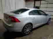 2017 Volvo S60 Inscription с VIN LYV402TK8HB135817, выставлен на аукционе Copart как лот 86475535 с пробегом 88 822 миль миль и Списание • Salvage title. История ставок и продаж доступна на DreamBid. Изображение 3.