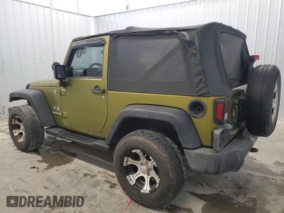 2008 Jeep Wrangler X z VIN 1J4FA24138L627219, wystawiony jako Copart lot #69300975 z przebiegiem 148 448 mil mil oraz Czysty tytuł • Clean title. Historia ofert i sprzedaży dostępna na DreamBid. Obrazek 2.