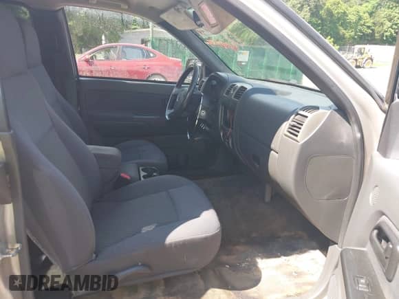 2006 Chevrolet Colorado Work Truck with VIN 1GCDT196768155130, listed as a IAAI auction lot 42281375 with 101,805 mi miles and . Bid and sale history available at DreamBid. Image 5.