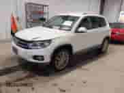 2012 Volkswagen Tiguan S с VIN WVGBV7AX7CW527271, выставлен на аукционе IAAI как лот 43560374 с пробегом 147 594 миль миль и . История ставок и продаж доступна на DreamBid. Изображение 2.